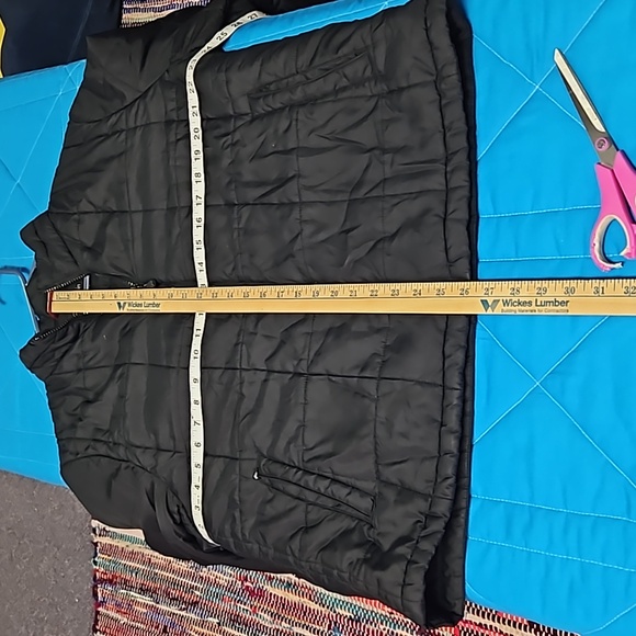 Calvin Klein lightweight puffer jacket. Size lg - Picture 8 of 8